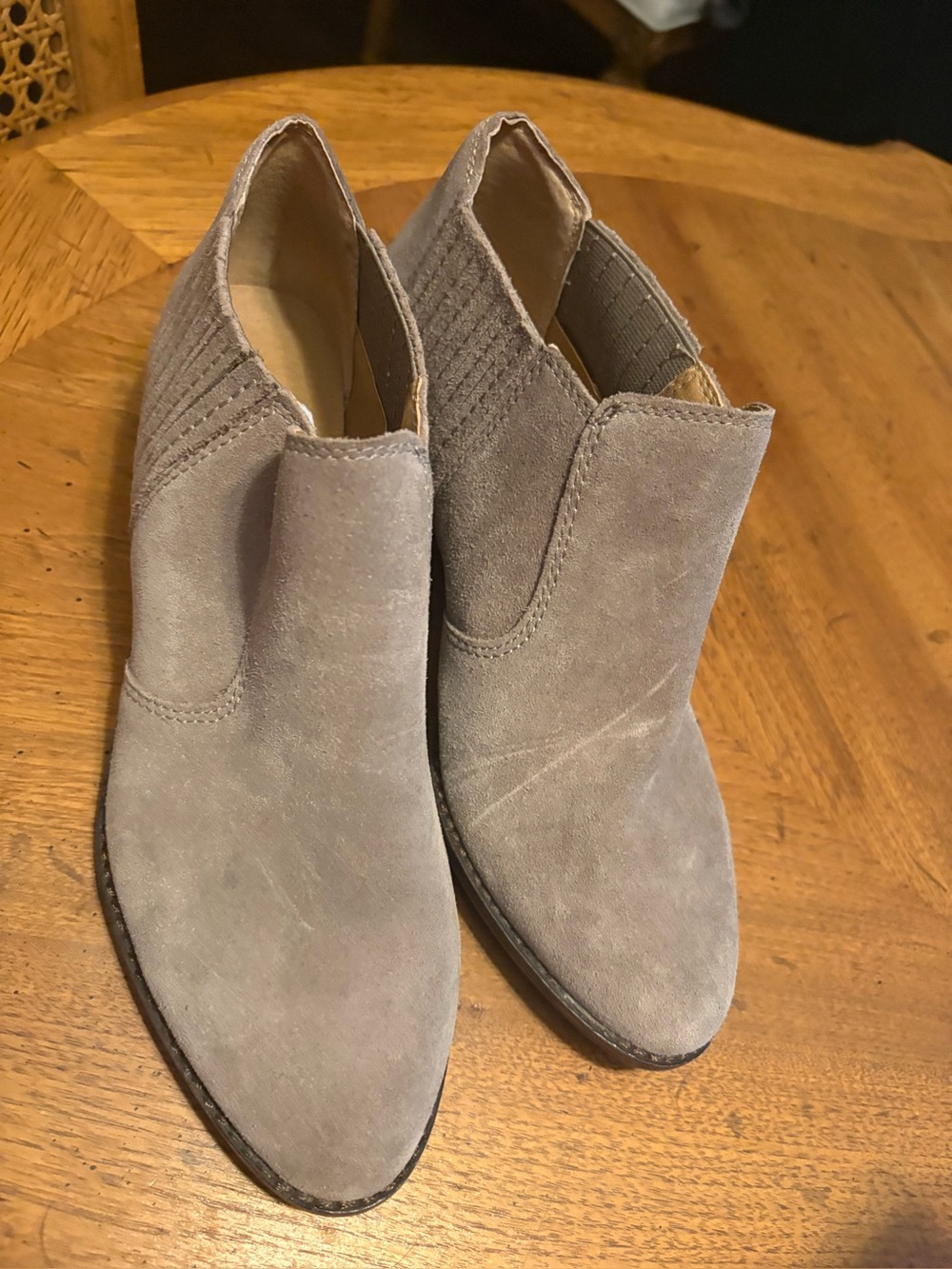 Lucky Brand Suede Ankle Booties Taupe Gray Western Chelsea Boot Heels